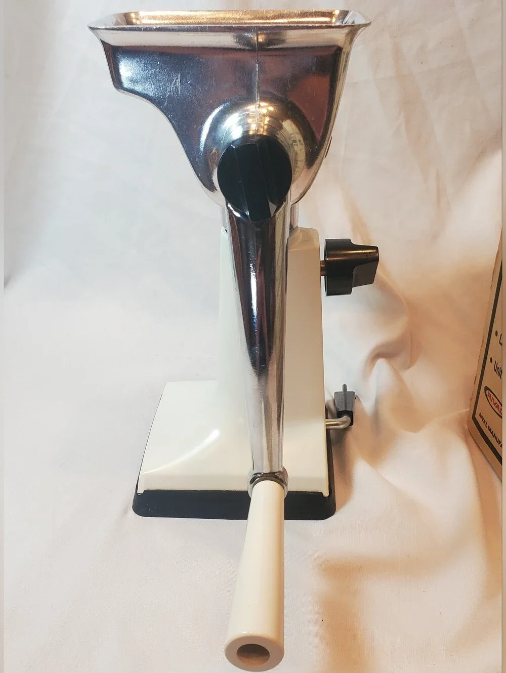 Rival Vintage 1978 Grind-O-Mat White Meat Grinder/Food Chopper #303 Made In USA